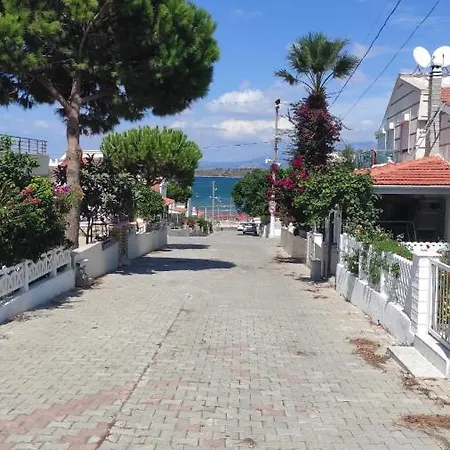 Отель Burcu Sitesi Yaman Кешме